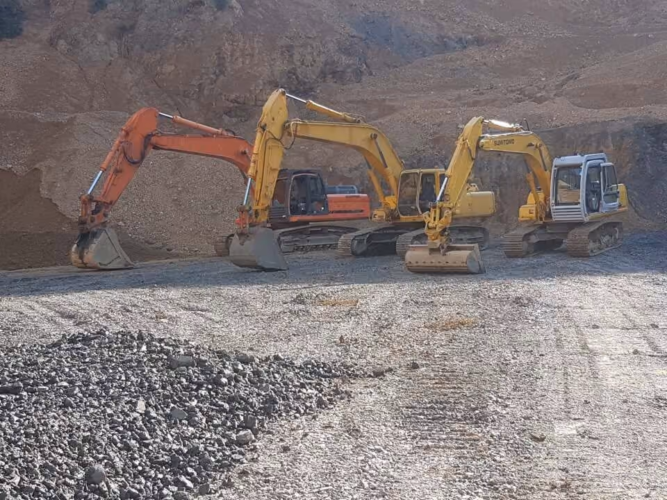 Big Snapper Bobcats excavator fleet lined up